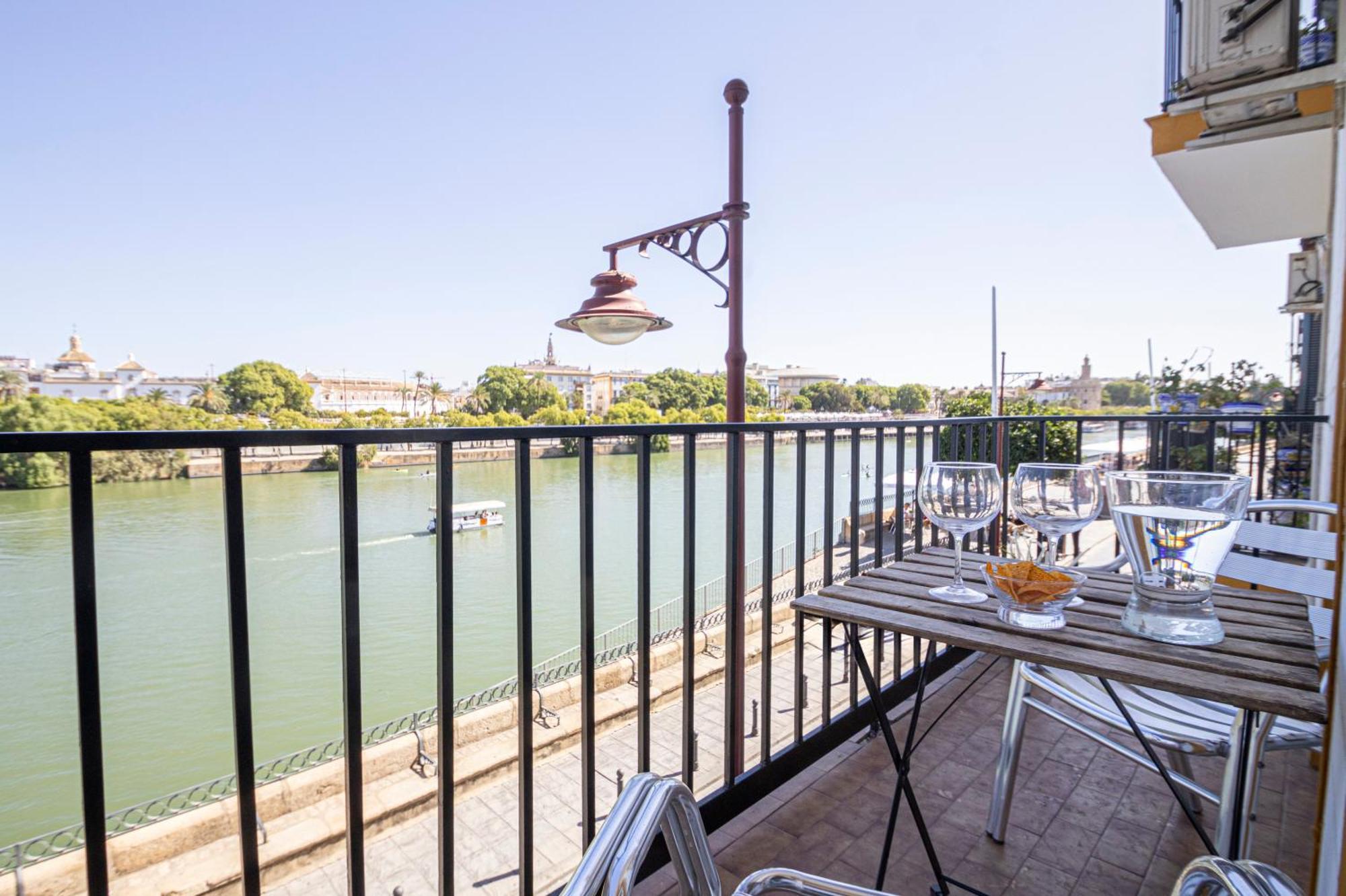 3 Bedroom With Stunning Guadalquivir Views * Séville